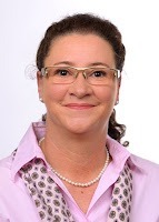 Das Portraitfoto zeigt unsere Absolventin Kerstin Päplow.